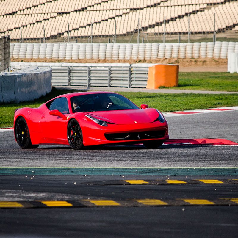 Conducir un Ferrari 458 Italia en circuito con MotorExperience